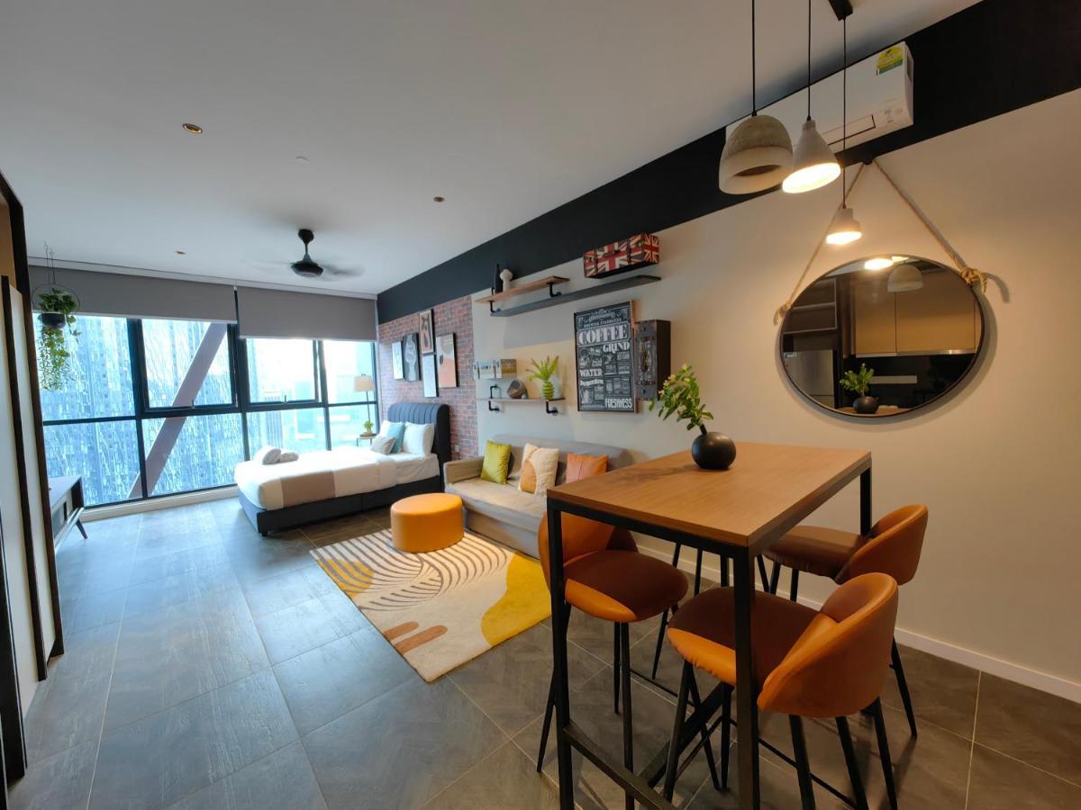Scarletz Suites Klcc By De Harlequins Guesthouse Kuala Lumpur Exterior photo